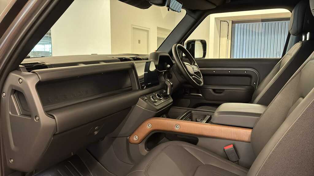 Land Rover Defender 3.0 D300 Hard Top X  #3