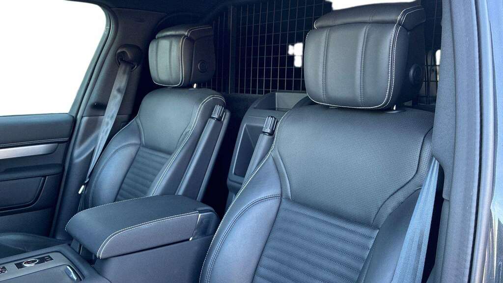 Land Rover Discovery 3.0 D350 Dynamic Hse Commercial #4