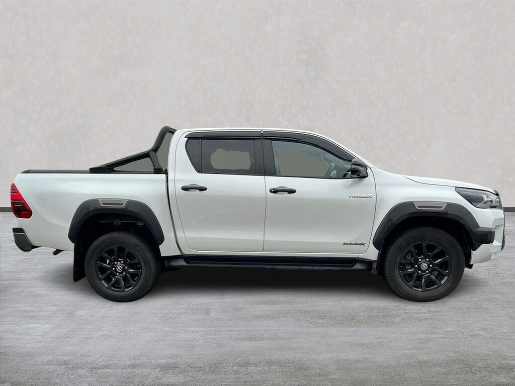 Toyota HILUX 2.8 D-4d-h Invincible X Pickup Hybrid A  #3