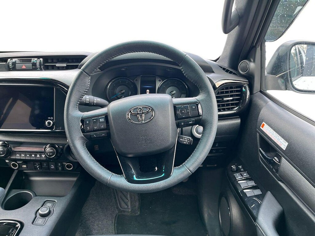 Toyota HILUX 2.8L Invincible X Brown #9