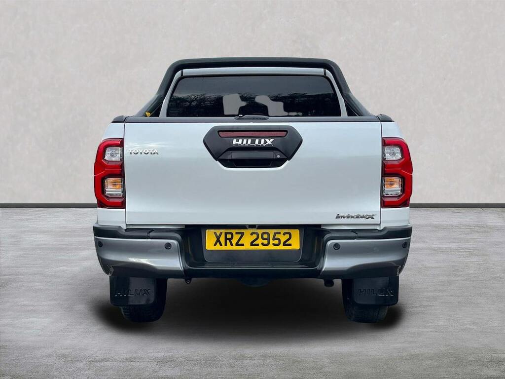 Toyota HILUX 2.8 D-4d-h Invincible X Pickup Hybrid A  #4