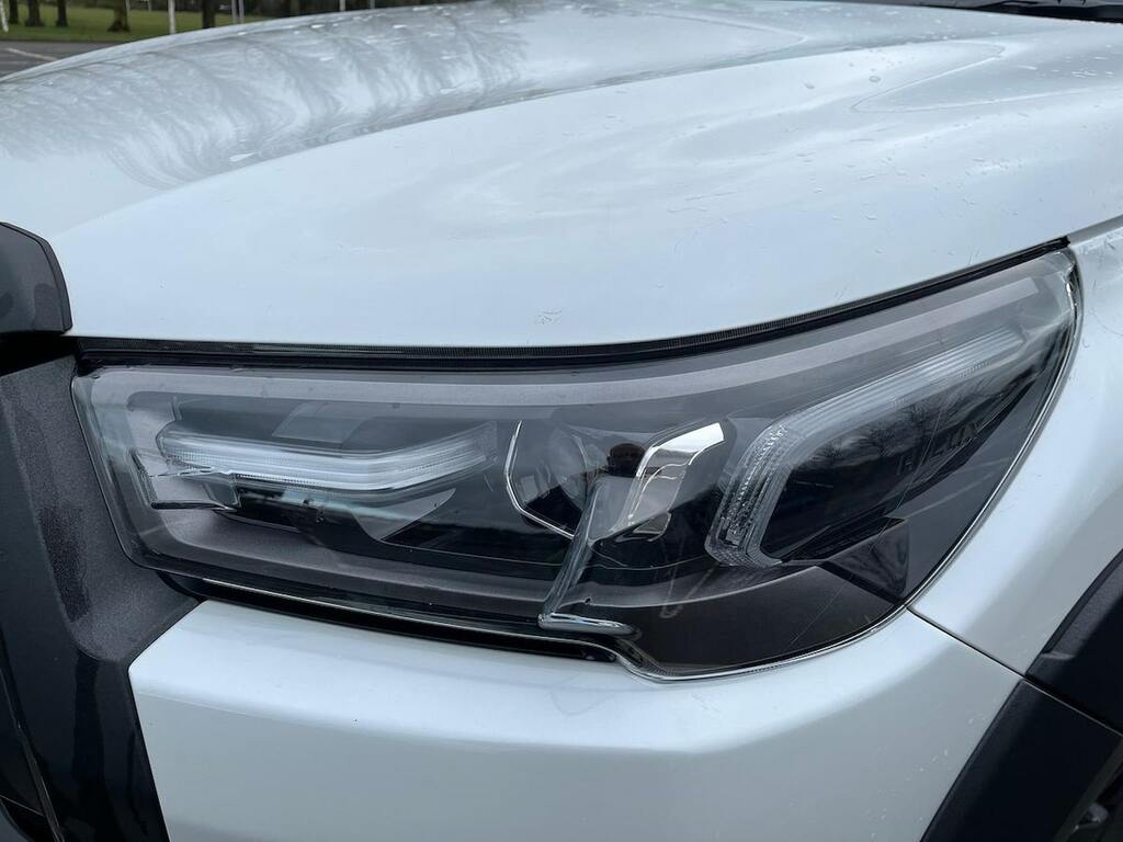 Toyota HILUX 2.8L Invincible X Brown #33