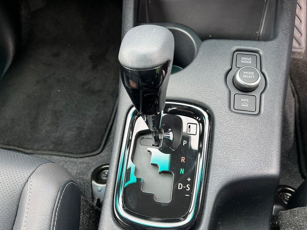 Toyota HILUX 2.8L Invincible X Brown #13