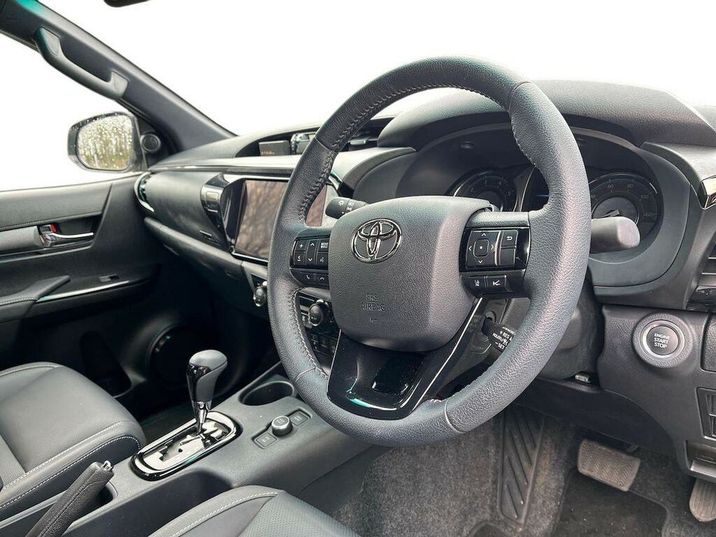 Toyota HILUX 2.8L Invincible X Brown #15