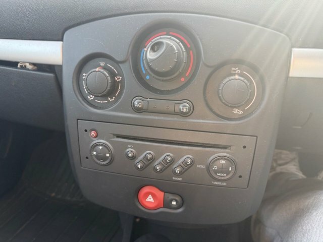 Renault Clio 1.4 16V Dynamique Hatchback 158 Blue #5