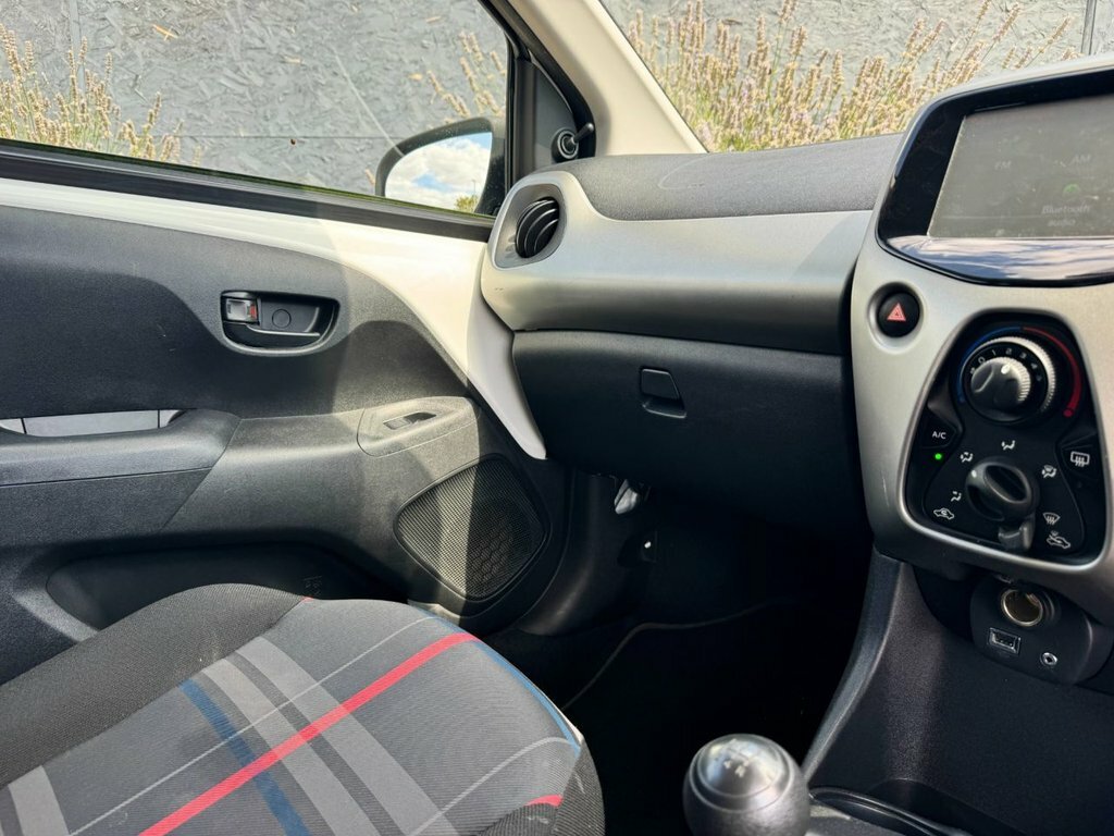 Peugeot 108 Hatchback 1.0 Active Euro 6 201515 Purple #28