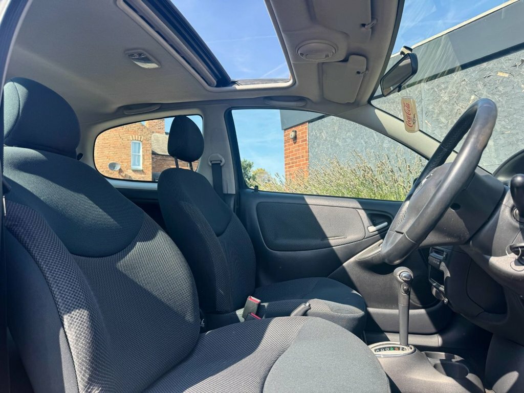Toyota Yaris 1.3 Colour Collection Vvt-i 86 Bhp Blue #22