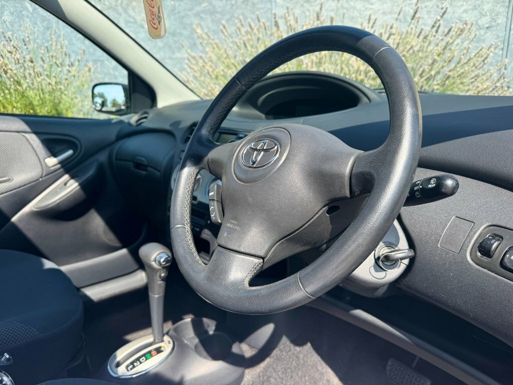 Toyota Yaris 1.3 Colour Collection Vvt-i 86 Bhp Blue #30