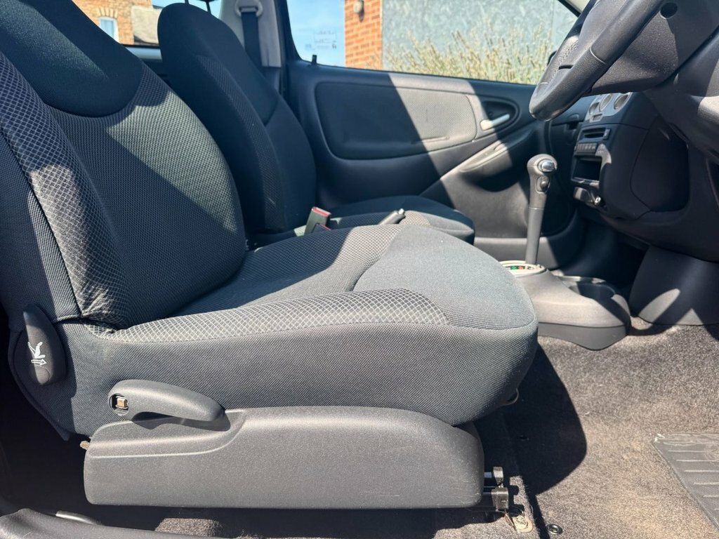 Toyota Yaris 1.3 Colour Collection Vvt-i 86 Bhp Blue #21