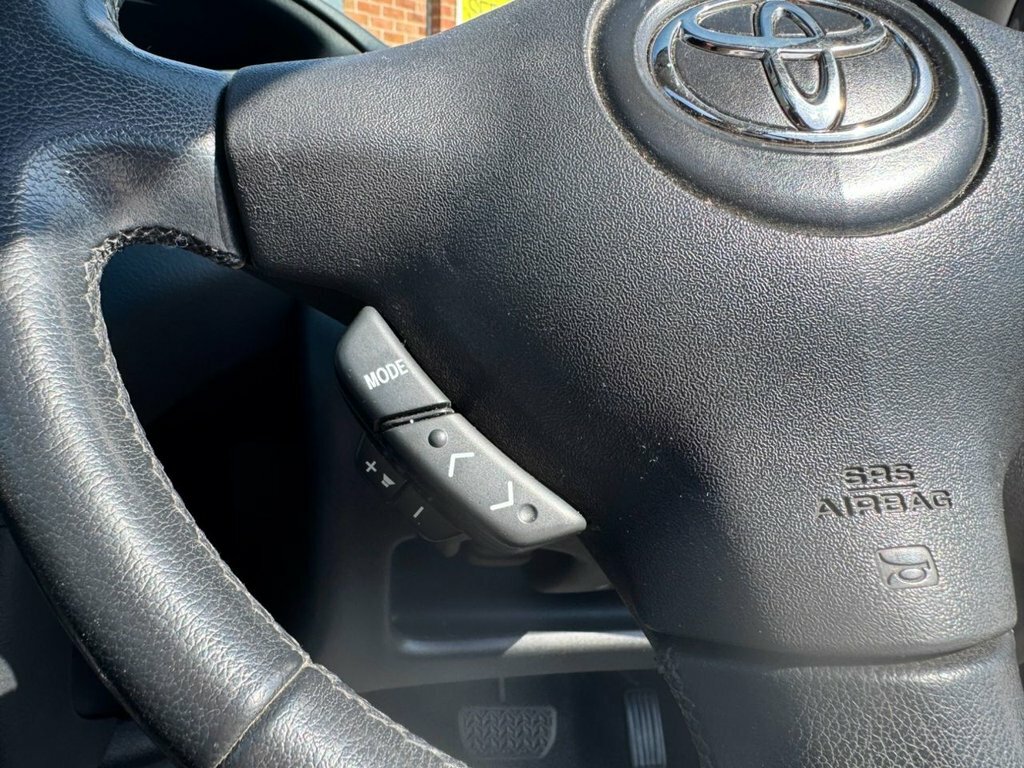 Toyota Yaris 1.3 Colour Collection Vvt-i 86 Bhp Blue #27