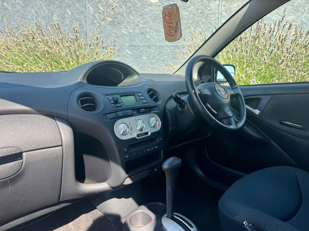 Toyota Yaris 1.3 Colour Collection Vvt-i 86 Bhp Blue #8