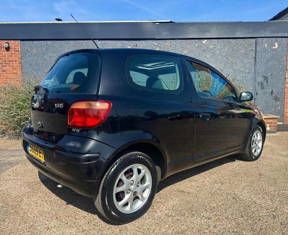 Toyota Yaris 1.3 Colour Collection Vvt-i 86 Bhp Blue #18