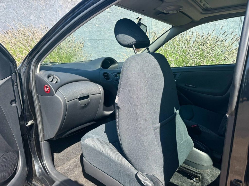 Toyota Yaris 1.3 Colour Collection Vvt-i 86 Bhp Blue #11