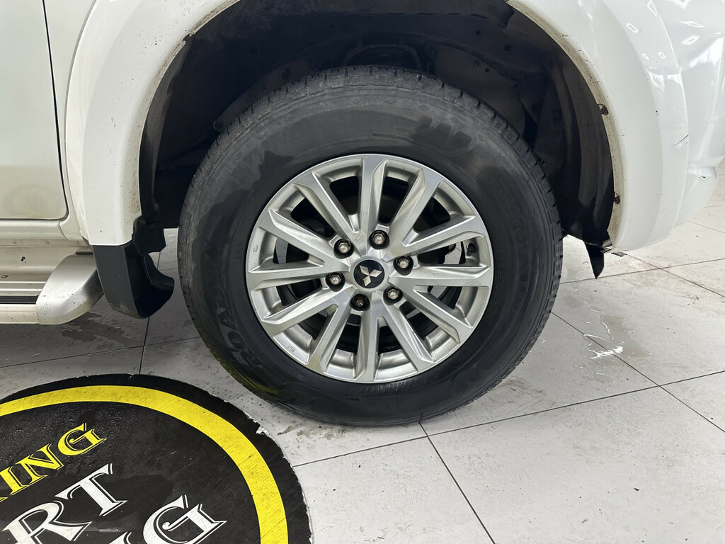 Mitsubishi L200 2.5 Di-d Barbarian Double Cab White #4