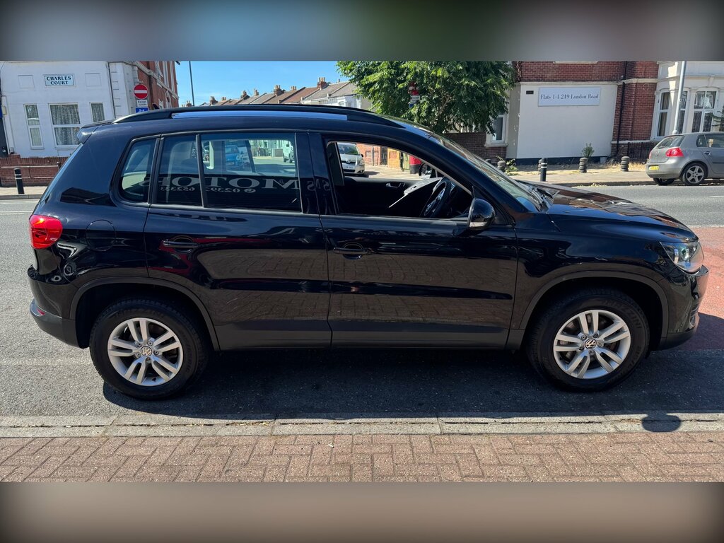 Volkswagen Tiguan 2.0 Tdi Bluemotion Tech S Suv Dsg 4Wd E Black #5