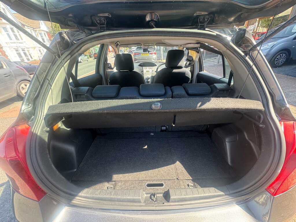 Toyota Yaris 1.0 T2 Vvt-i 69 Bhp Silver #12