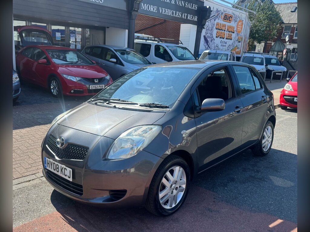 Toyota Yaris 1.3 Vvt-i Tr Hatchback 141 Gkm Grey #2