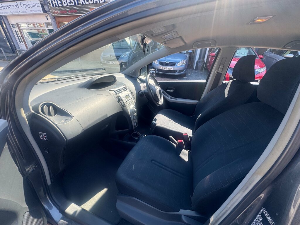 Toyota Yaris 1.0 T2 Vvt-i 69 Bhp Silver #10
