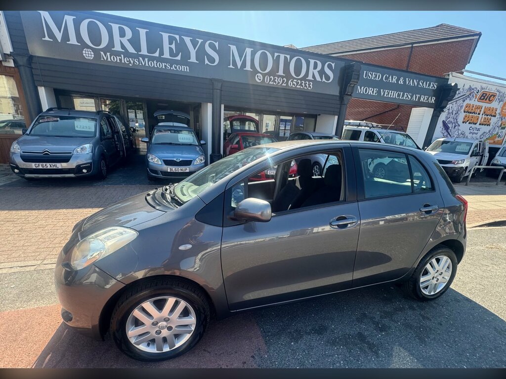 Toyota Yaris 1.3 Vvt-i Tr Hatchback 141 Gkm Grey #3