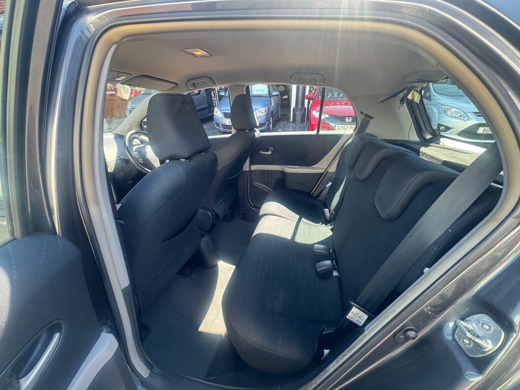 Toyota Yaris 1.0 T2 Vvt-i 69 Bhp Silver #11