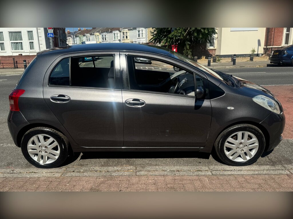 Toyota Yaris 1.3 Vvt-i Tr Hatchback 141 Gkm Grey #6