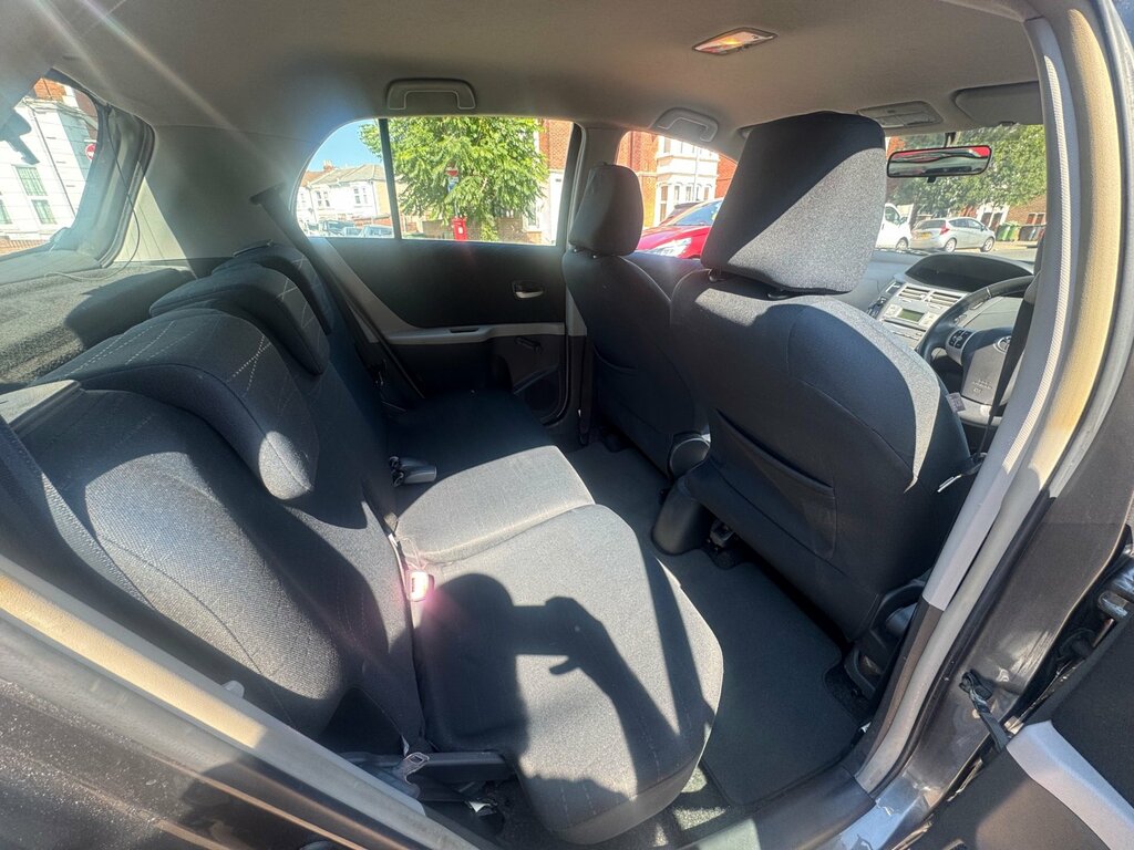 Toyota Yaris 1.0 T2 Vvt-i 69 Bhp Silver #13