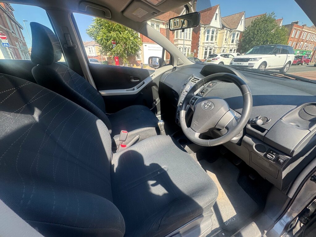 Toyota Yaris 1.0 T2 Vvt-i 69 Bhp Silver #14