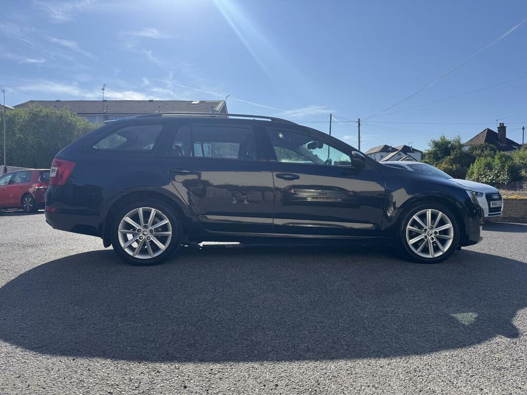 Skoda Octavia Elegance Black #4