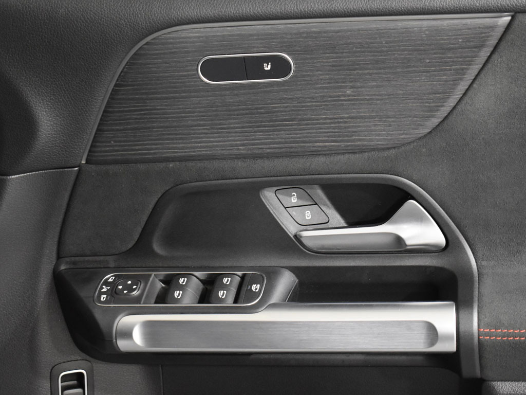 Mercedes-Benz EQB Eqb 300 Amg Line Premium 4Matic Black #21