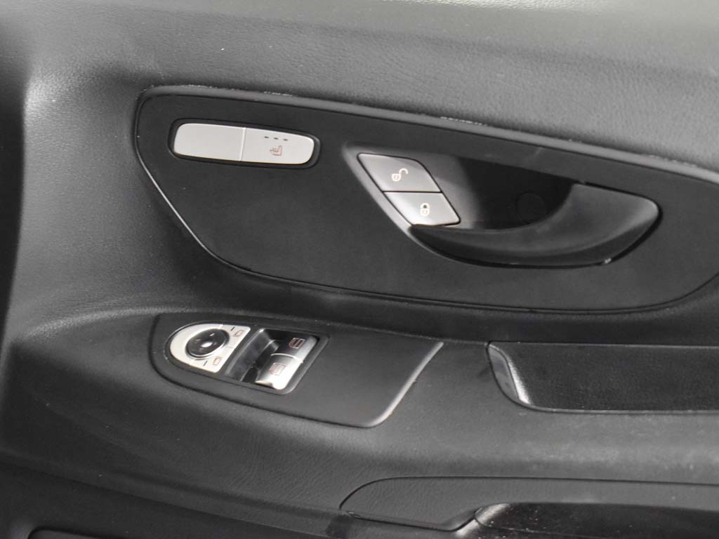 Mercedes-Benz eVito 116 E 66Kwh Premium Fwd L2 Black #13
