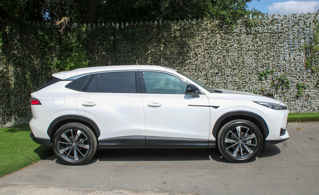 MG HS Trophy White #3