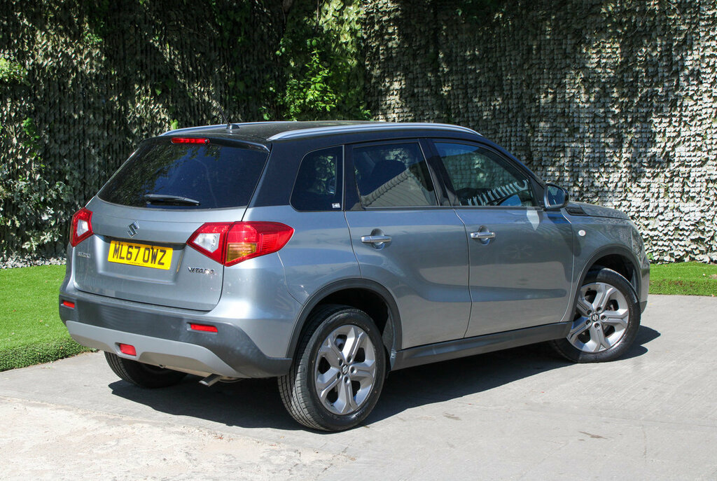 Suzuki Vitara Sz-t Black #4