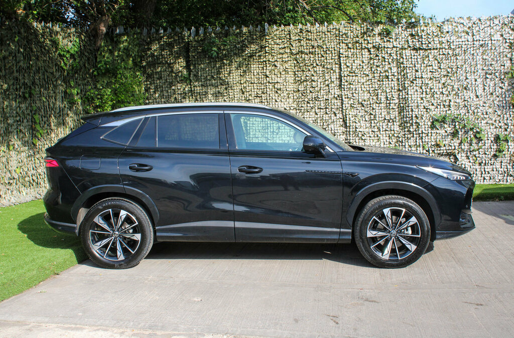 MG HS Trophy Black #3