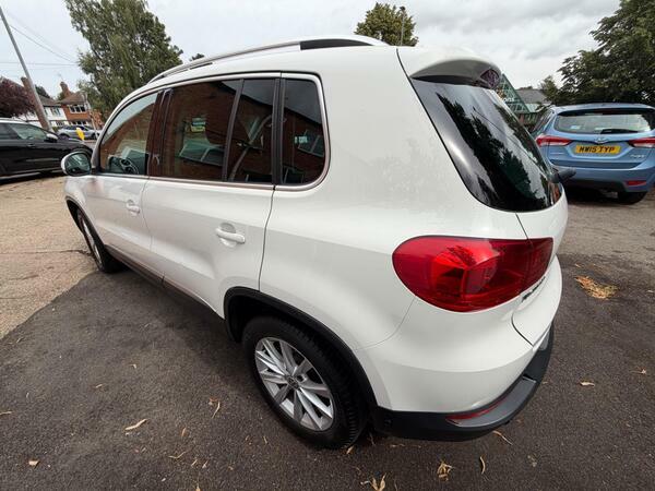 Volkswagen Tiguan 2.0 Tdi Bluemotion Tech Se 4Wd Euro 5 Ss White #4