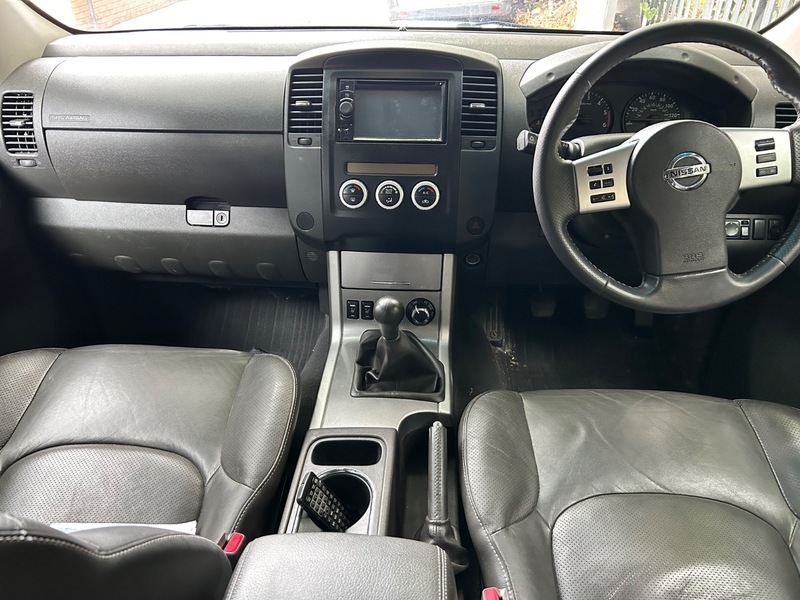 Nissan Navara 2.5 Dci Tekna 4X4 Grey #14