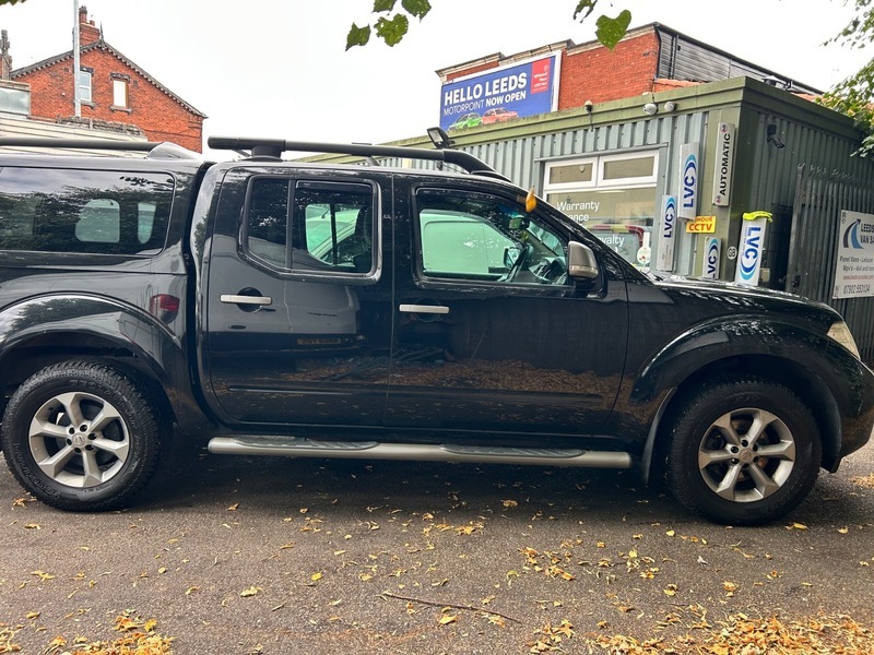 Nissan Navara Dci Platinum 4X4 Shr Black #2