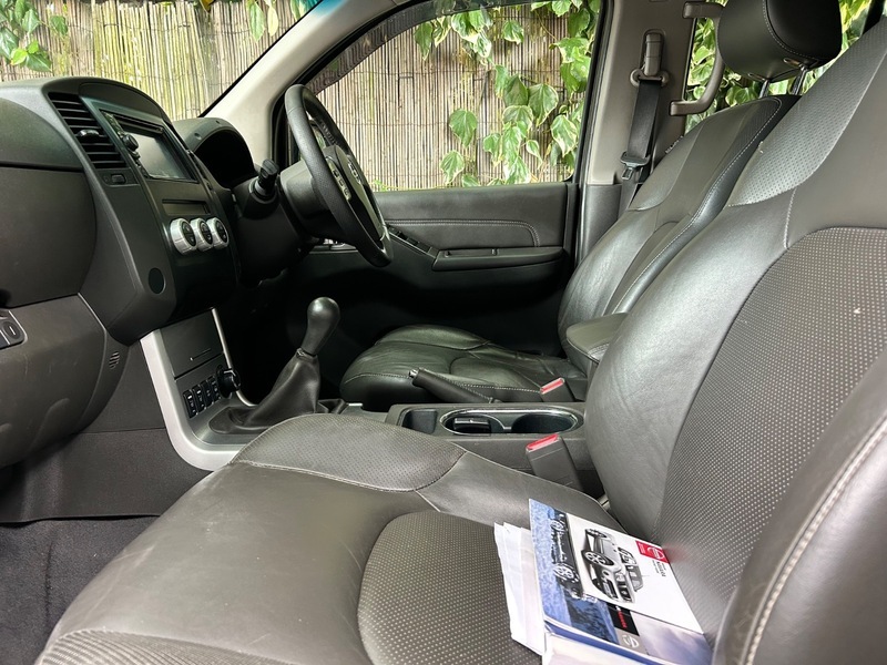 Nissan Navara 2.5 Dci Tekna 4X4 Grey #16