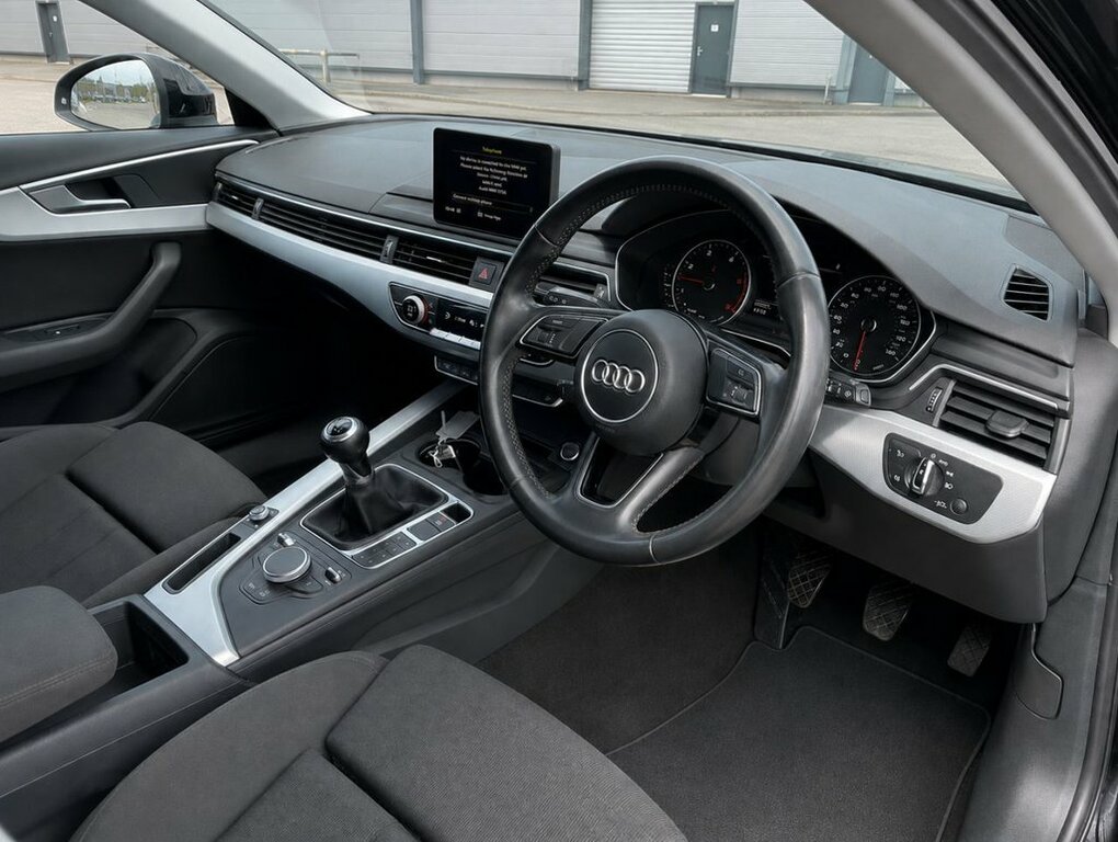 Audi A4 Avant 2L Sport Black #3
