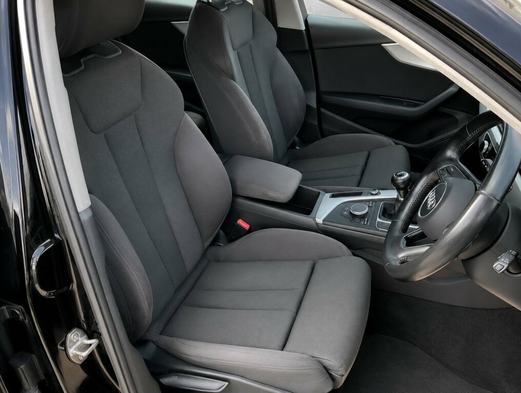 Audi A4 Avant 2L Sport Black #5