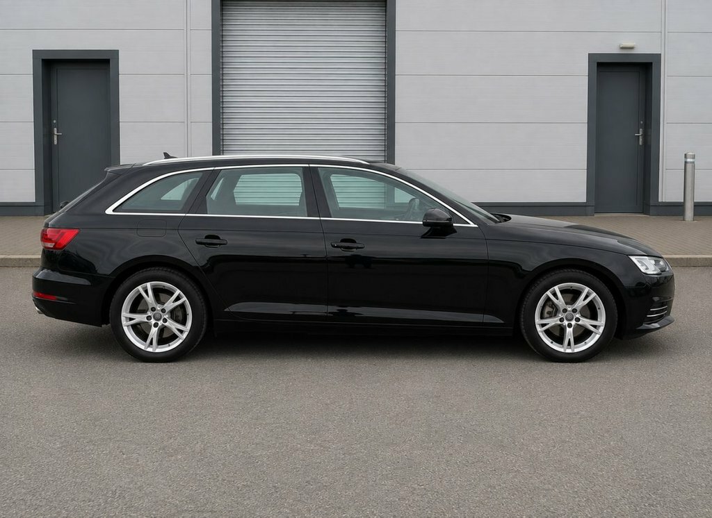 Audi A4 Avant 2L Sport Black #2