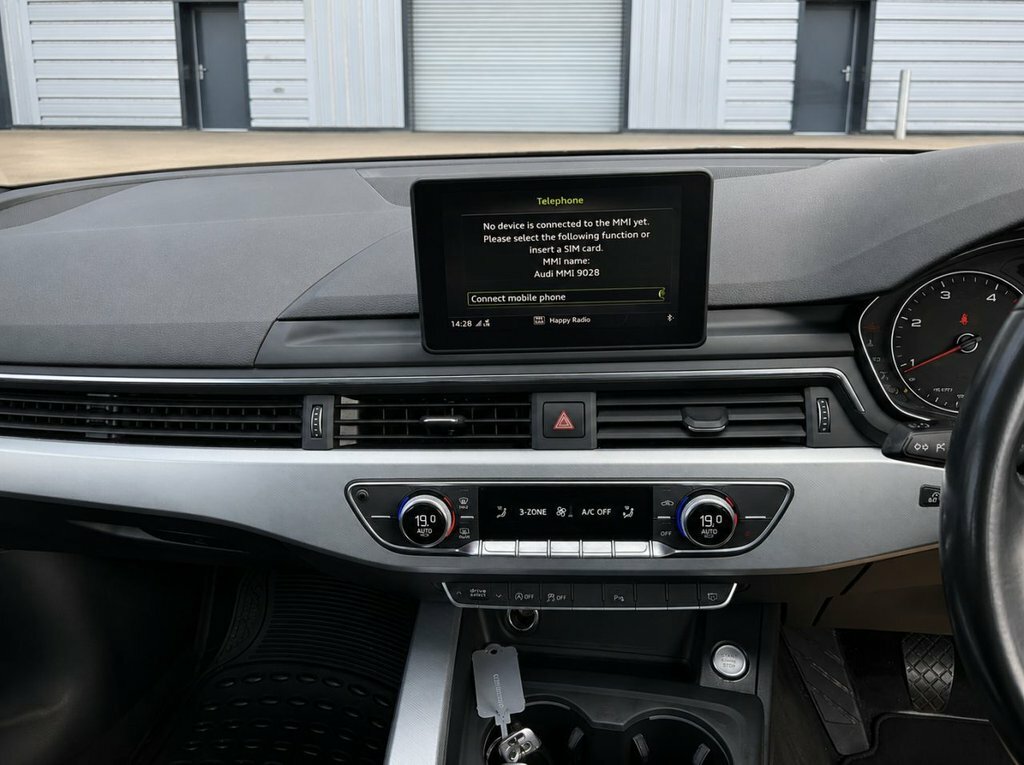 Audi A4 Avant 2L Sport Black #4