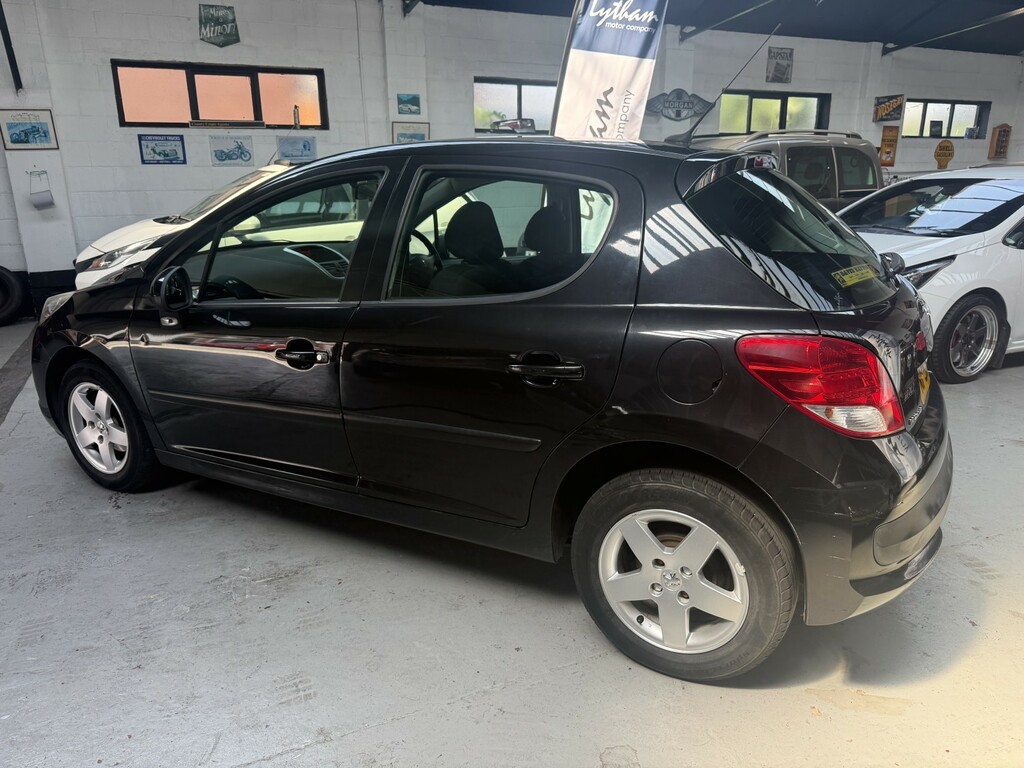Peugeot 207 1.4 Verve Black #4