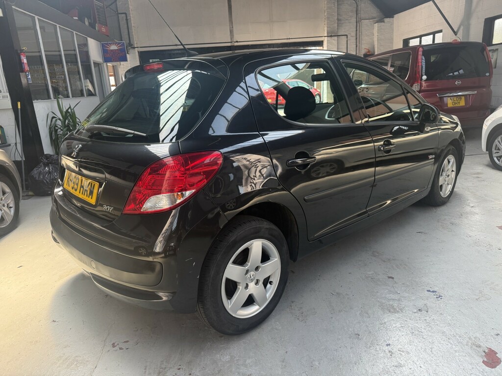 Peugeot 207 1.4 Verve Black #6