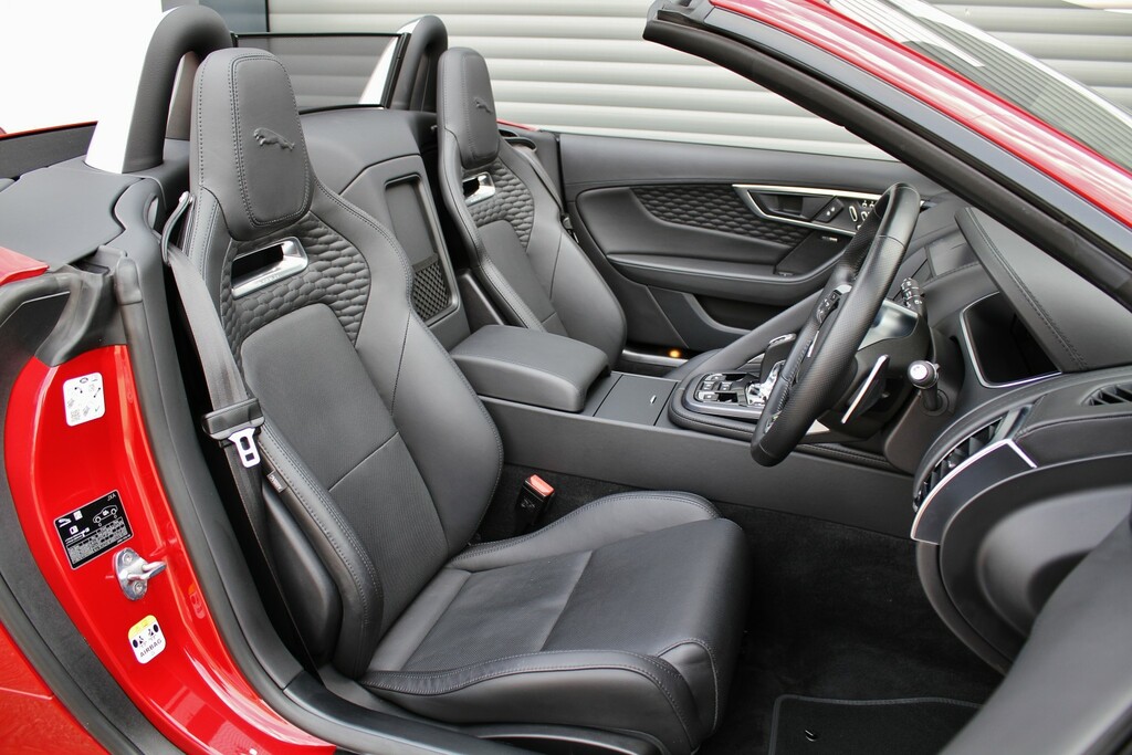 Jaguar F-Type Convertible 5.0 V8 R 575 Awd 2023 KW72EOM Red #2