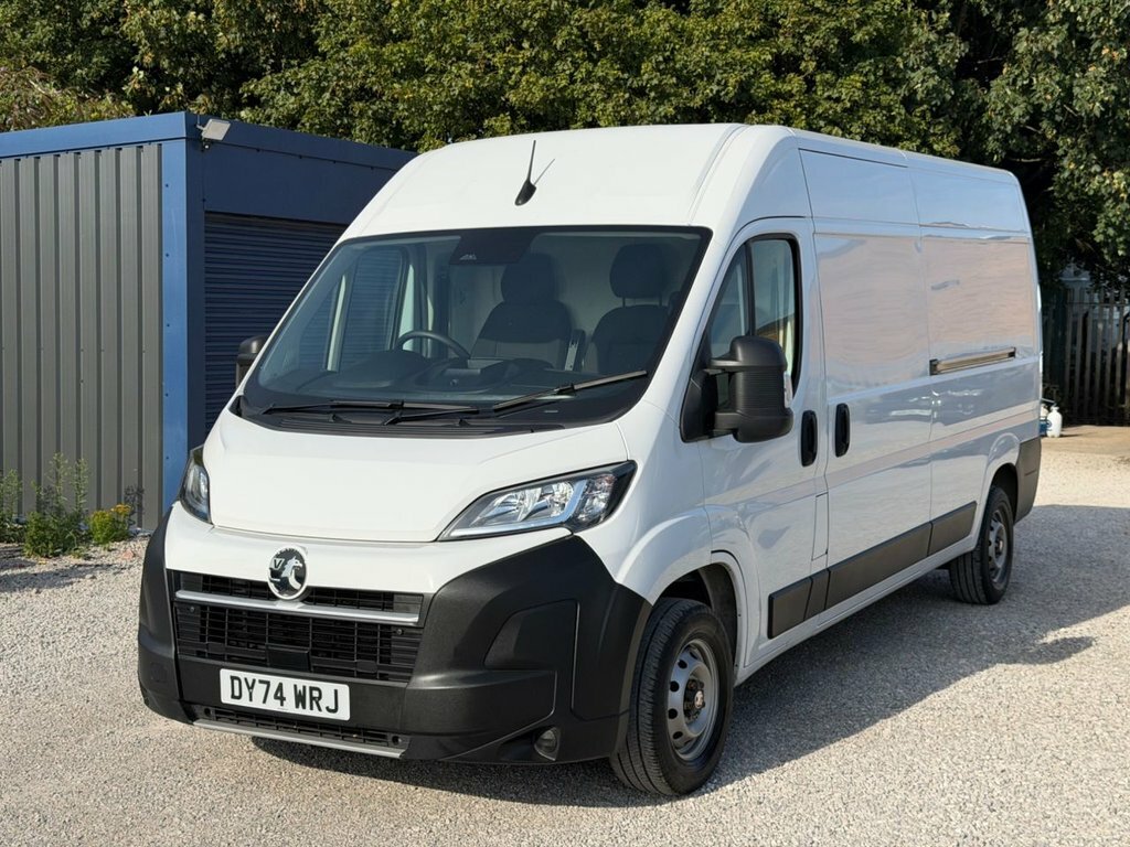 Vauxhall Movano 2.2L Prime White #3