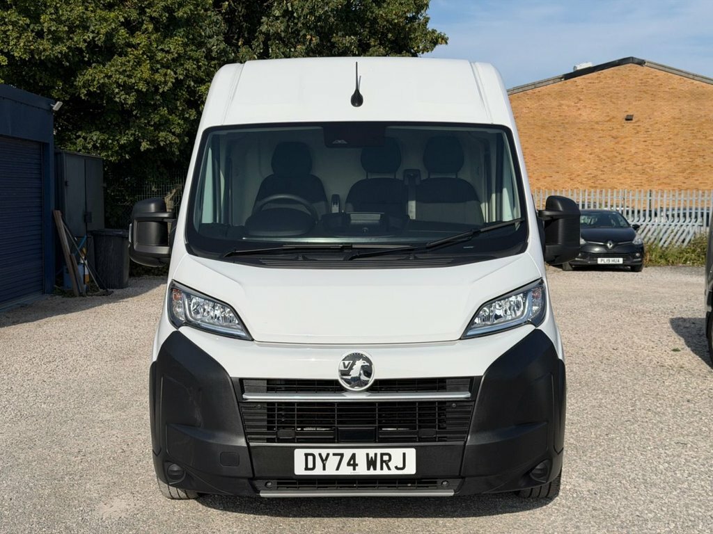 Vauxhall Movano 2.2L Prime White #4