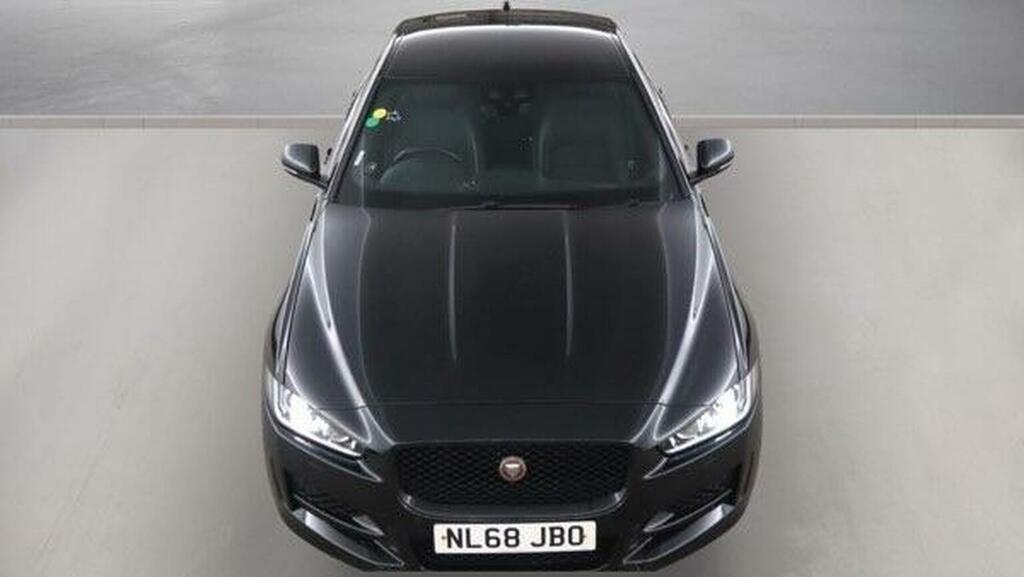Jaguar XE 2.0I Gpf R-sport Saloon Red #7