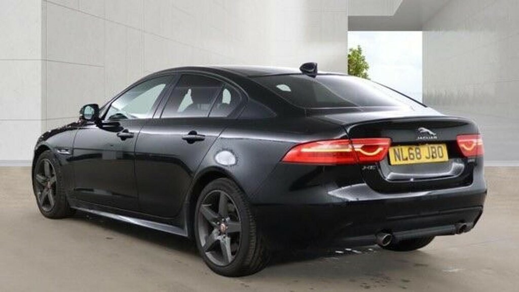Jaguar XE 2.0I Gpf R-sport Saloon Red #16