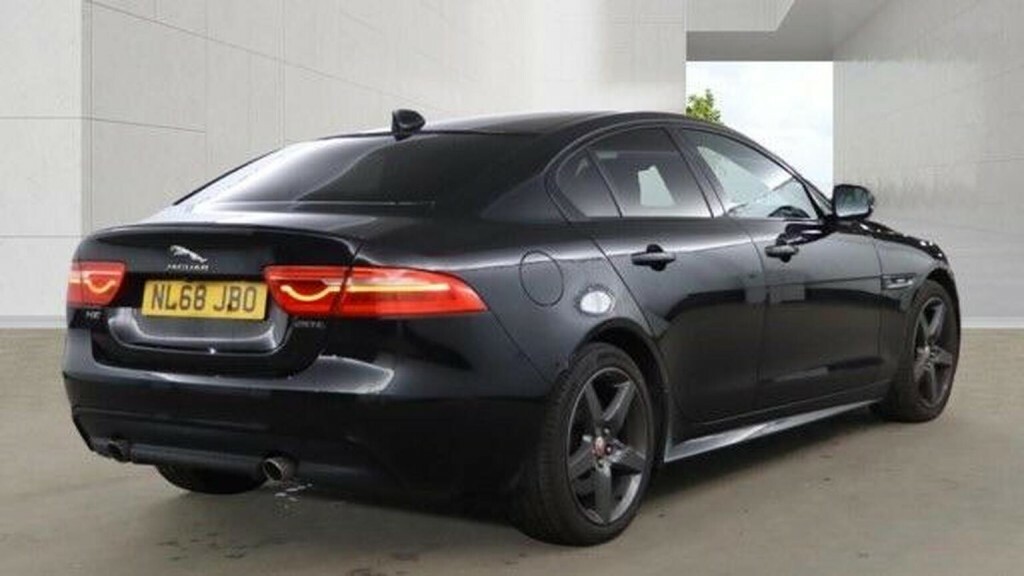 Jaguar XE 2.0I Gpf R-sport Saloon Red #17