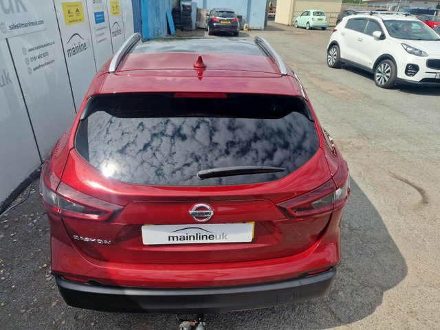 Nissan Qashqai 1.3 Dig-t Tekna Euro 6 S S SK20RUJ Red #4